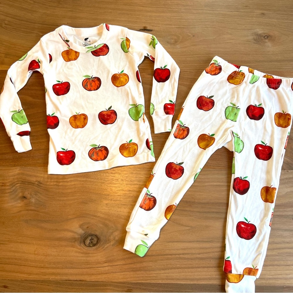 Monica + Andy Apple Two Piece Pajama Set Size 3T
